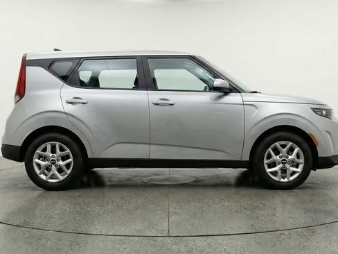 Used 2025 Kia Soul LX w/ LX Technology Package FWD image 11