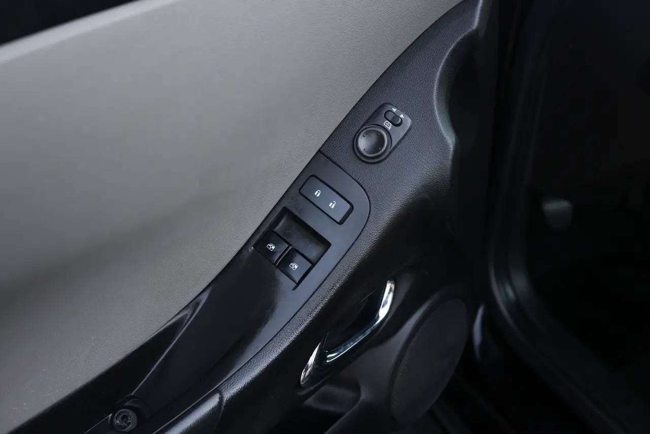 Used 2013 Chevrolet Camaro LS RWD image 23