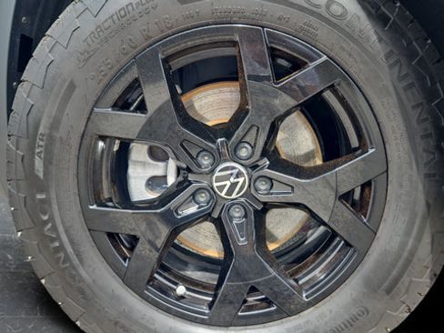 Used 2024 Volkswagen Atlas Peak Edition SE AWD/4WD image 34