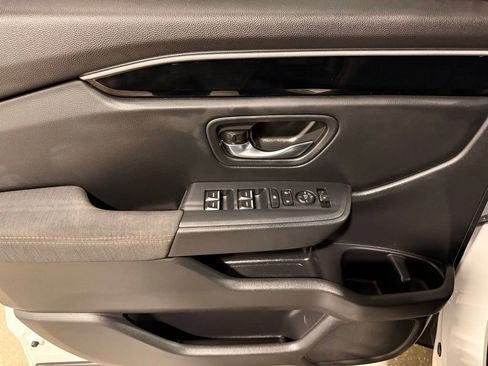 Used 2025 Honda Pilot Sport image 13