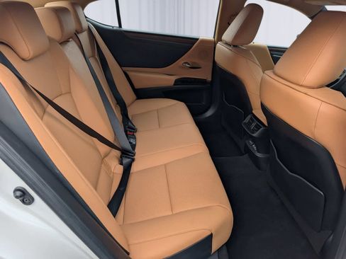 Used 2024 Lexus ES 350 w/ Premium Package image 10