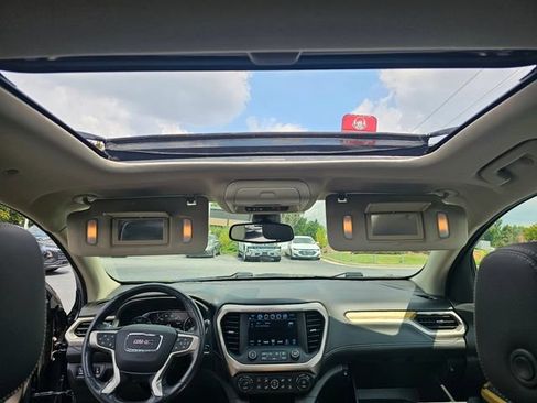 Used 2019 GMC Acadia Denali w/ Technology Package FWD image 23