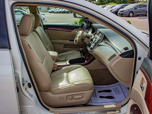 Used 2011 Toyota Avalon Limited FWD image 19