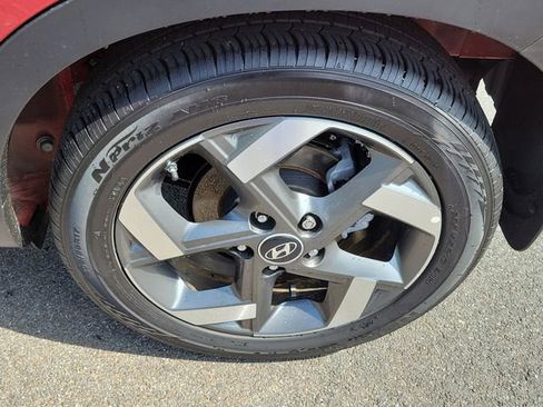 Used 2025 Hyundai Venue Limited FWD image 7