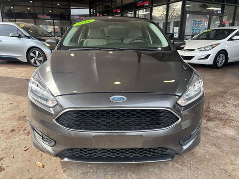 Used 2016 Ford Focus SE w/ SE Sport Package image 2