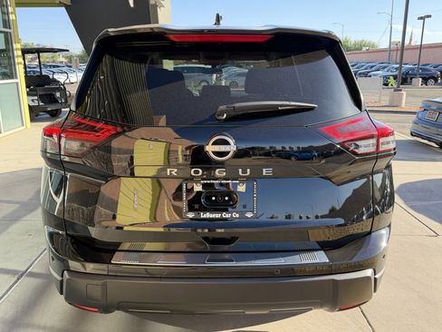 Used 2025 Nissan Rogue SV FWD image 13