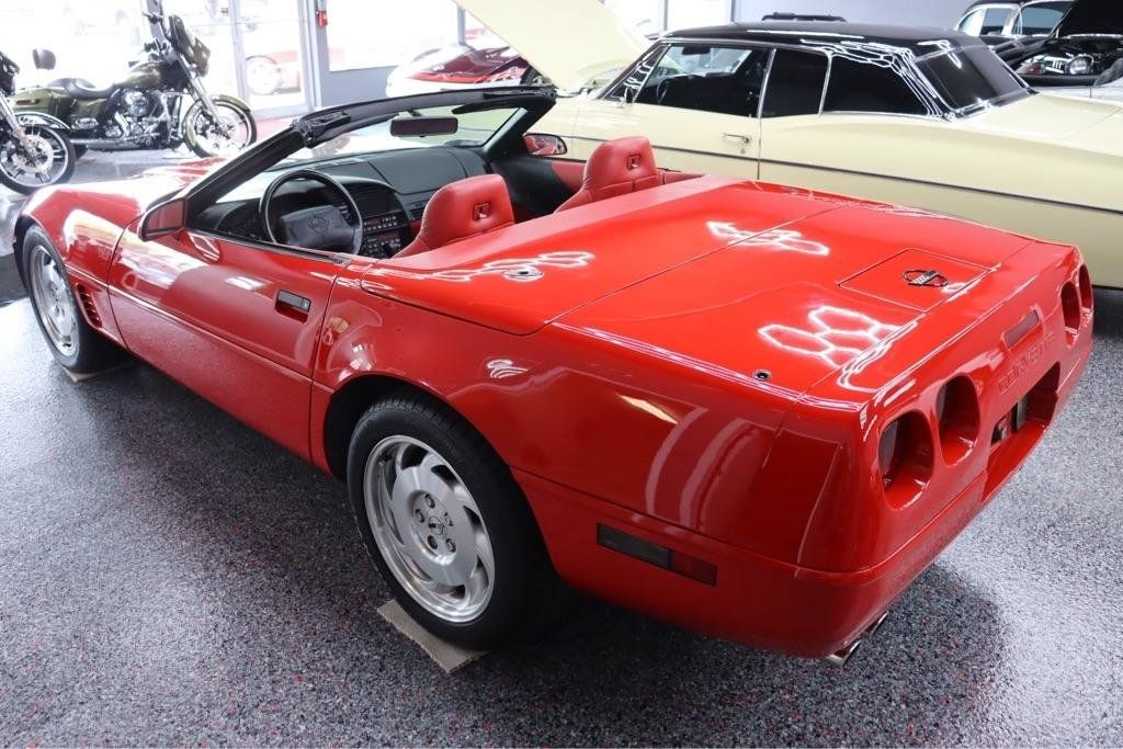 Used 1995 Chevrolet Corvette Coupe RWD image 3