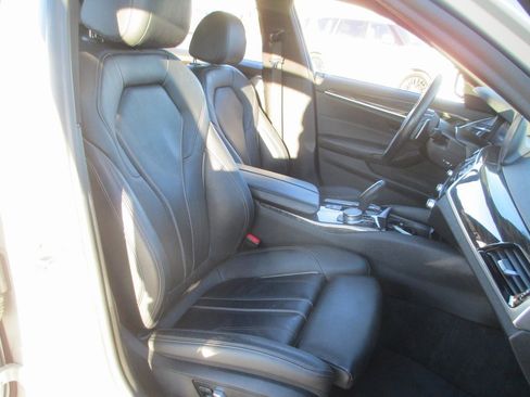 Used 2020 BMW 530i w/ Convenience Package image 17