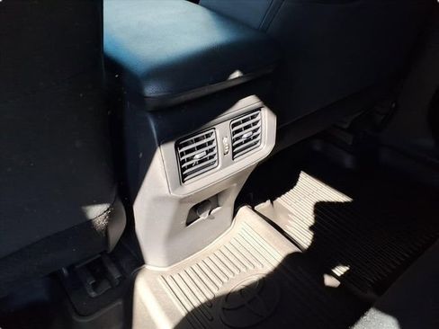 Used 2020 Toyota RAV4 LE image 10