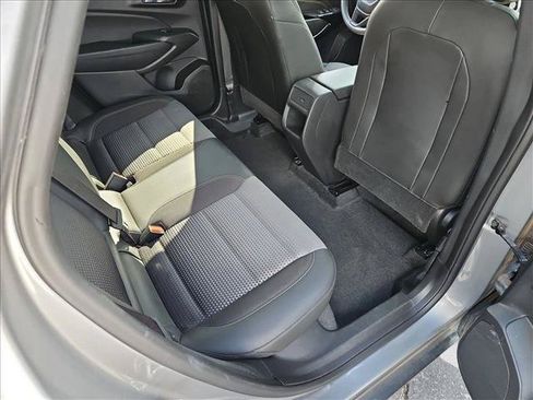 Used 2025 Chevrolet Trax LT FWD image 19