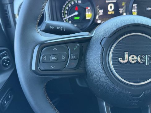 Used 2024 Jeep Wrangler Unlimited w/ Convenience Group AWD/4WD image 21