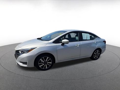 Used 2025 Nissan Versa SV image 8