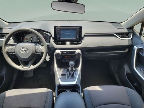 Used 2019 Toyota RAV4 LE FWD image 6