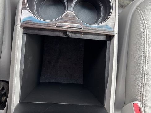 Used 2016 Toyota Sienna L image 33