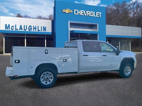 Used 2022 GMC Sierra 3500 Pro w/ Convenience Package image 3