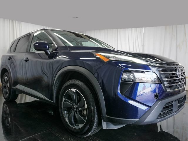 Used 2025 Nissan Rogue SV FWD image 2