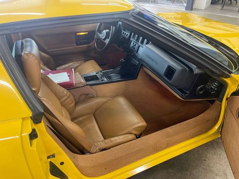 Used 1988 Chevrolet Corvette Coupe RWD image 39