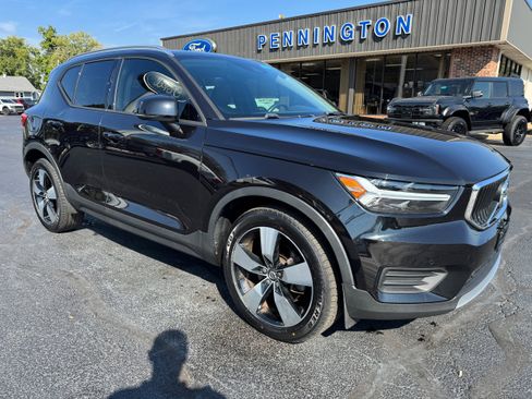 Used 2020 Volvo XC40 T5 Momentum image 9