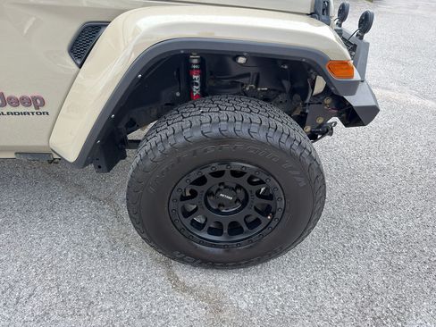 Used 2022 Jeep Gladiator Rubicon w/ LED Lighting Group AWD/4WD image 10