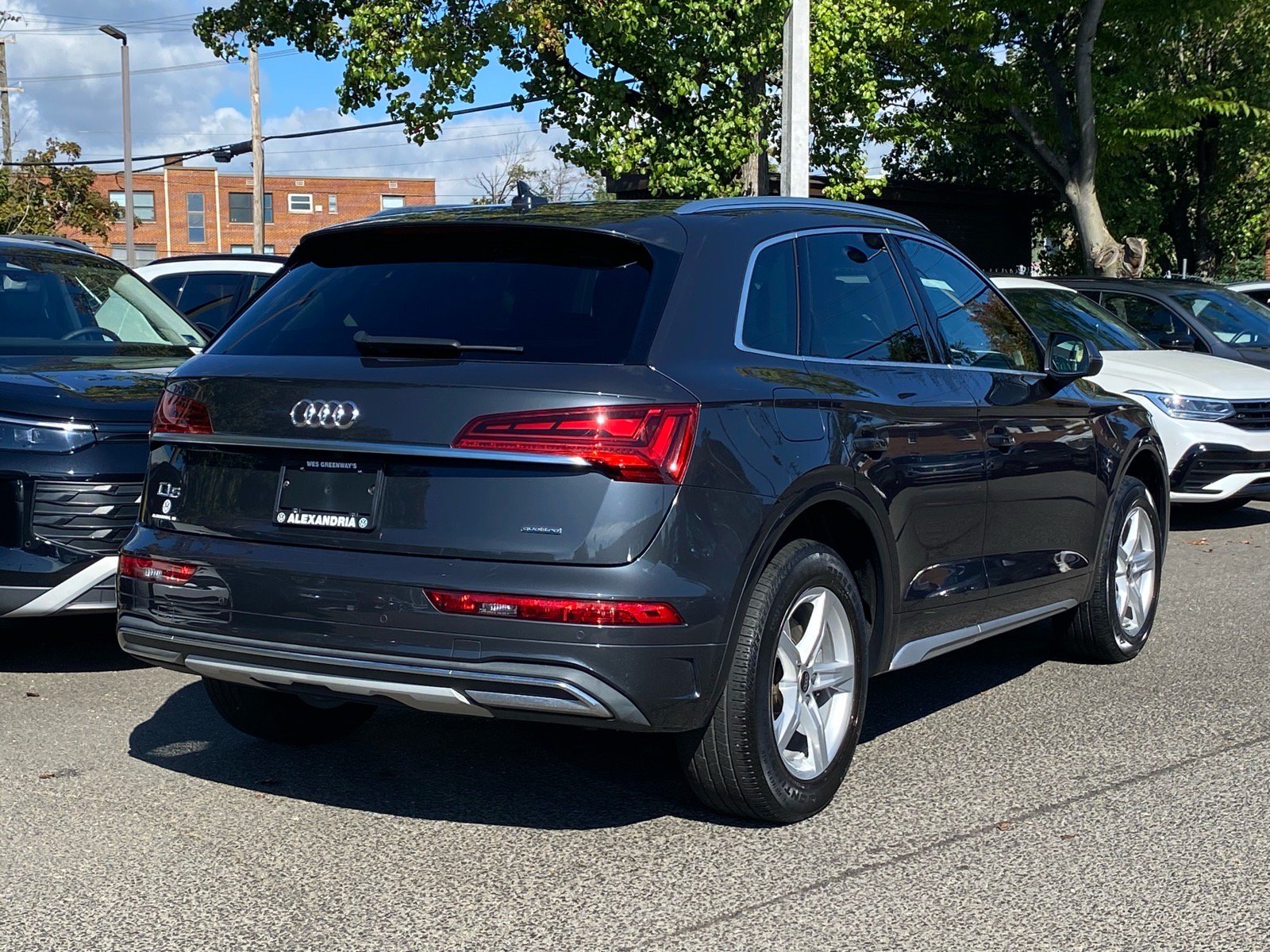 Used 2023 Audi Q5 2.0T Premium w/ Convenience Package AWD/4WD image 3