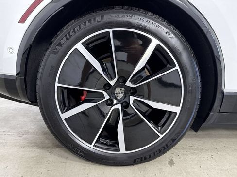 Certified 2025 Porsche Macan Turbo Electric AWD/4WD image 16