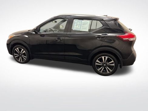 Used 2018 Nissan Kicks SV image 9