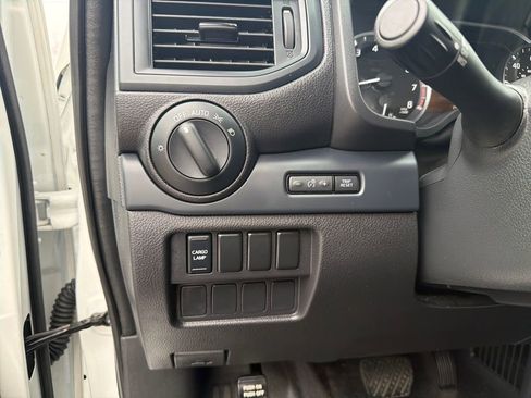 Used 2022 Nissan Titan S image 24