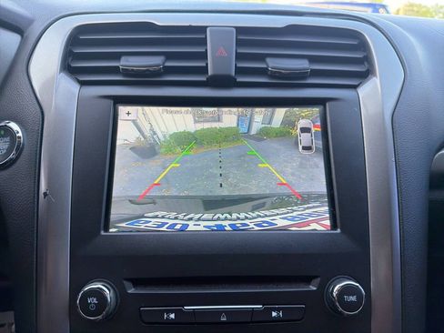 Used 2017 Ford Fusion SE w/ Equipment Group 201A FWD image 17
