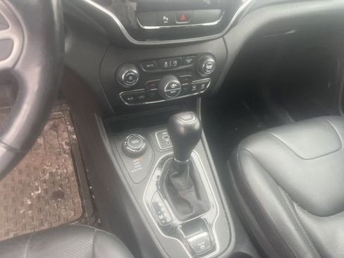 Used 2020 Jeep Cherokee Limited image 16