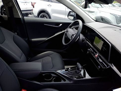 New 2025 Kia Niro EX image 7