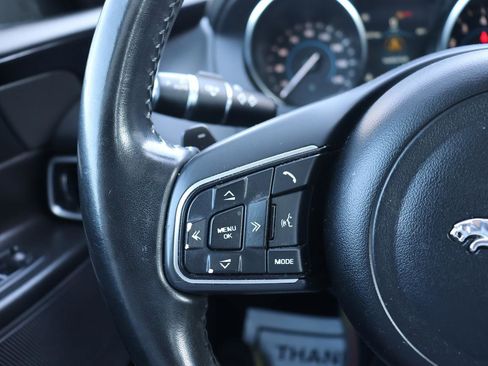Used 2019 Jaguar XE Premium image 32