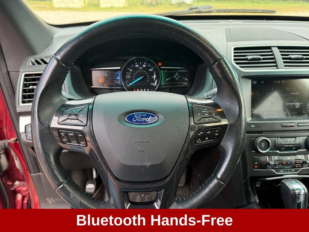 Used 2017 Ford Explorer XLT w/ Equipment Group 202A AWD/4WD image 15