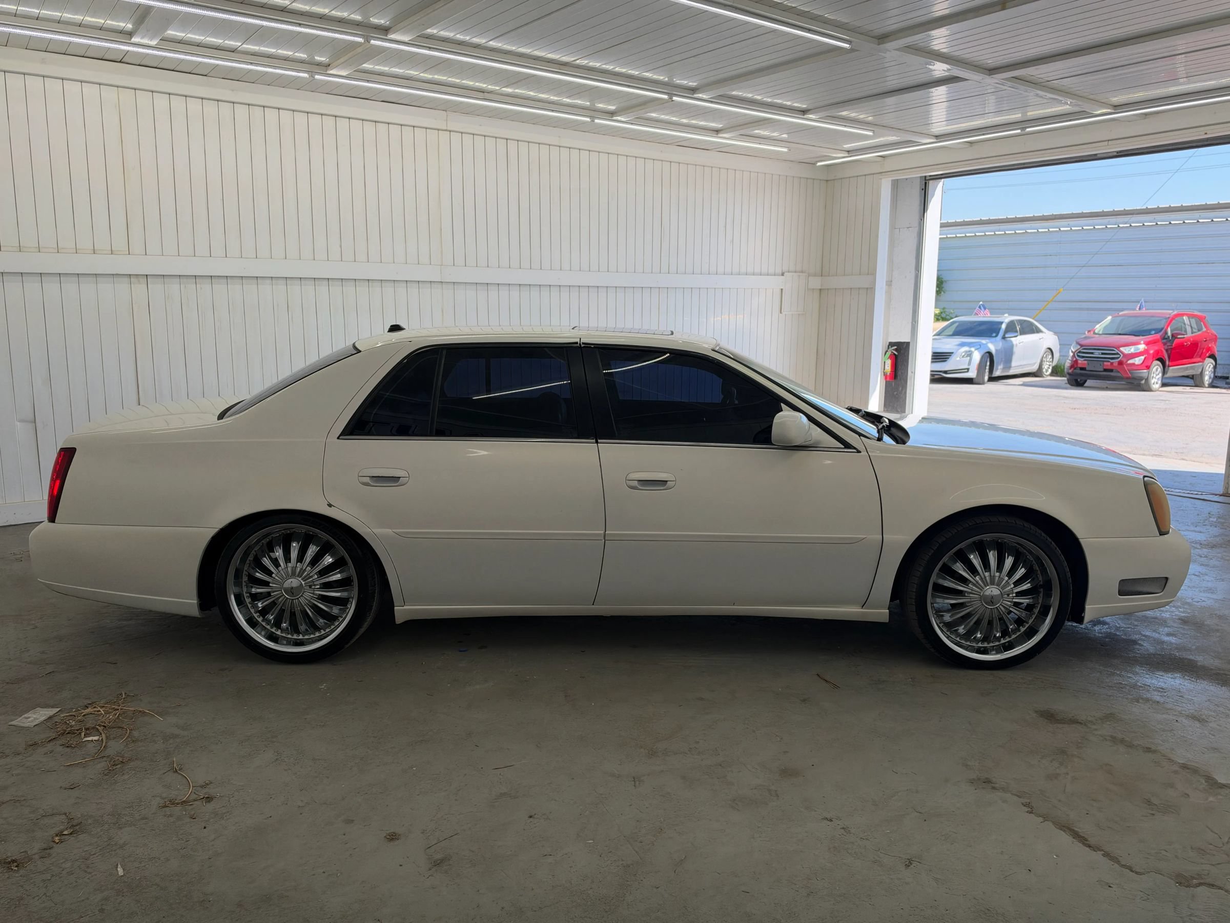 Used 2004 Cadillac De Ville DTS w/ Equipment Group FWD image 4