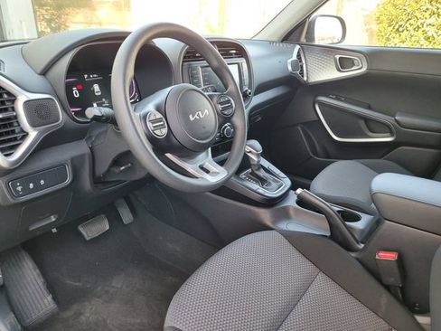 Certified 2025 Kia Soul LX w/ LX Technology Package FWD image 12