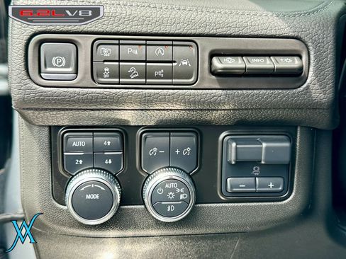 Used 2024 GMC Yukon XL Denali w/ Advanced Technology Package AWD/4WD image 18