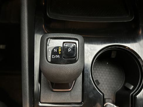 Used 2024 Nissan Rogue S AWD/4WD image 33