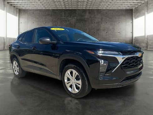 Used 2026 Chevrolet Trax LS FWD image 3