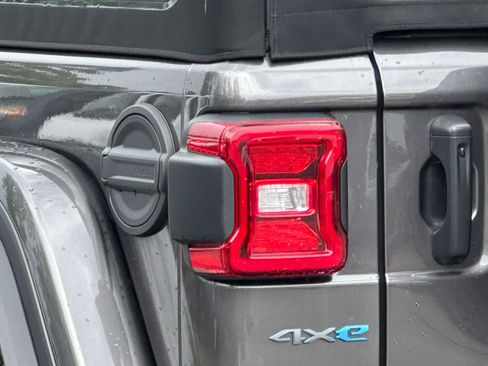 Used 2023 Jeep Wrangler Unlimited Rubicon 4xe AWD/4WD image 9