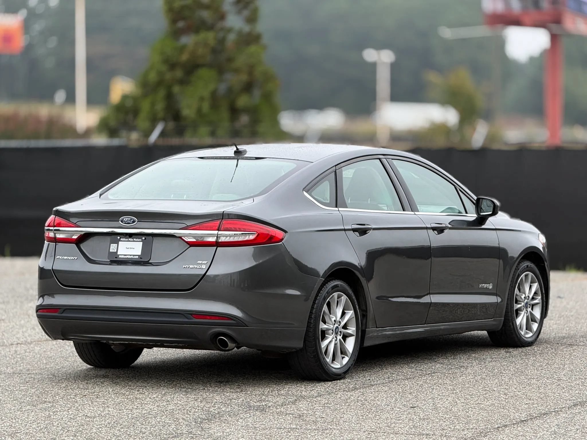 Used 2017 Ford Fusion SE FWD image 9