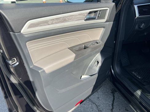 Certified 2022 Volkswagen Atlas Cross Sport SE image 6