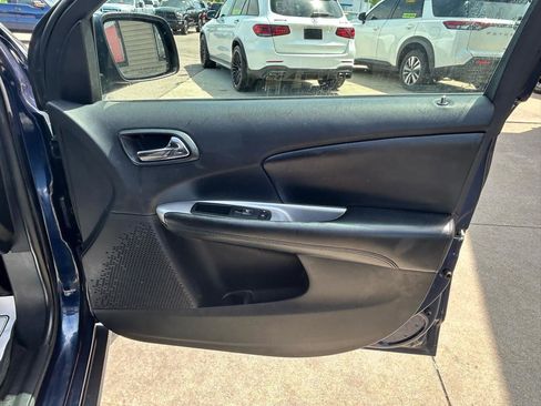 Used 2018 Dodge Journey SE w/ Connectivity Group FWD image 17