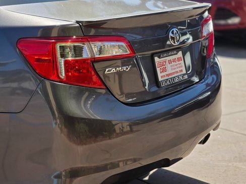 Used 2014 Toyota Camry SE FWD image 10