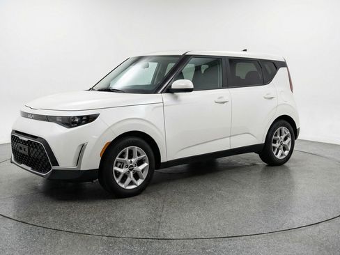 Used 2025 Kia Soul LX w/ LX Technology Package image 3