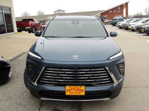 Used 2025 Buick Enclave Preferred image 13