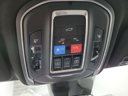 New 2026 Jeep Grand Cherokee Limited w/ Limited Altitude Package AWD/4WD image 19
