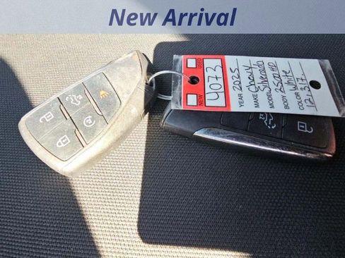 Used 2025 Chevrolet Silverado 2500 LT w/ Convenience Package image 9