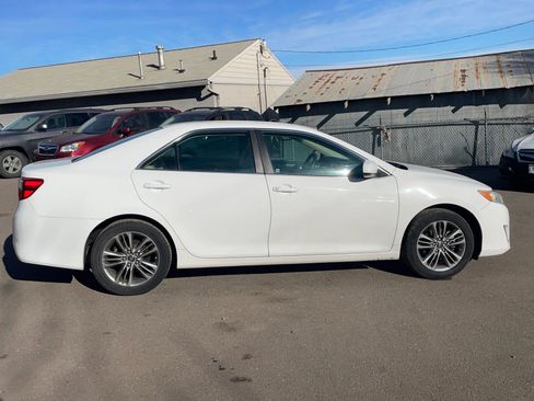 Used 2012 Toyota Camry L image 7