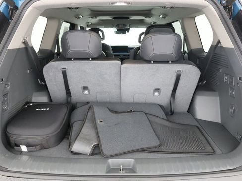 Used 2024 Kia EV9 Land image 24