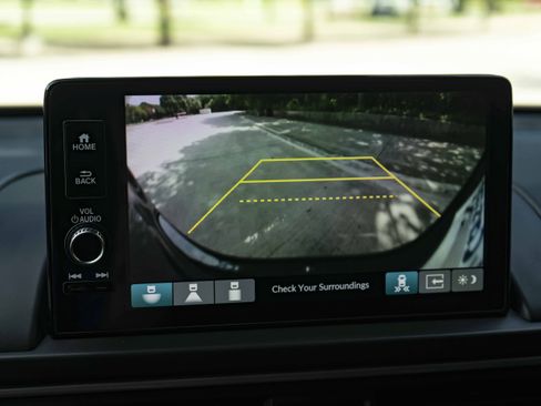 Used 2025 Honda Pilot EX-L image 32
