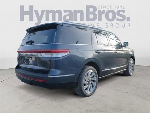 Used 2024 Lincoln Navigator Reserve image 3